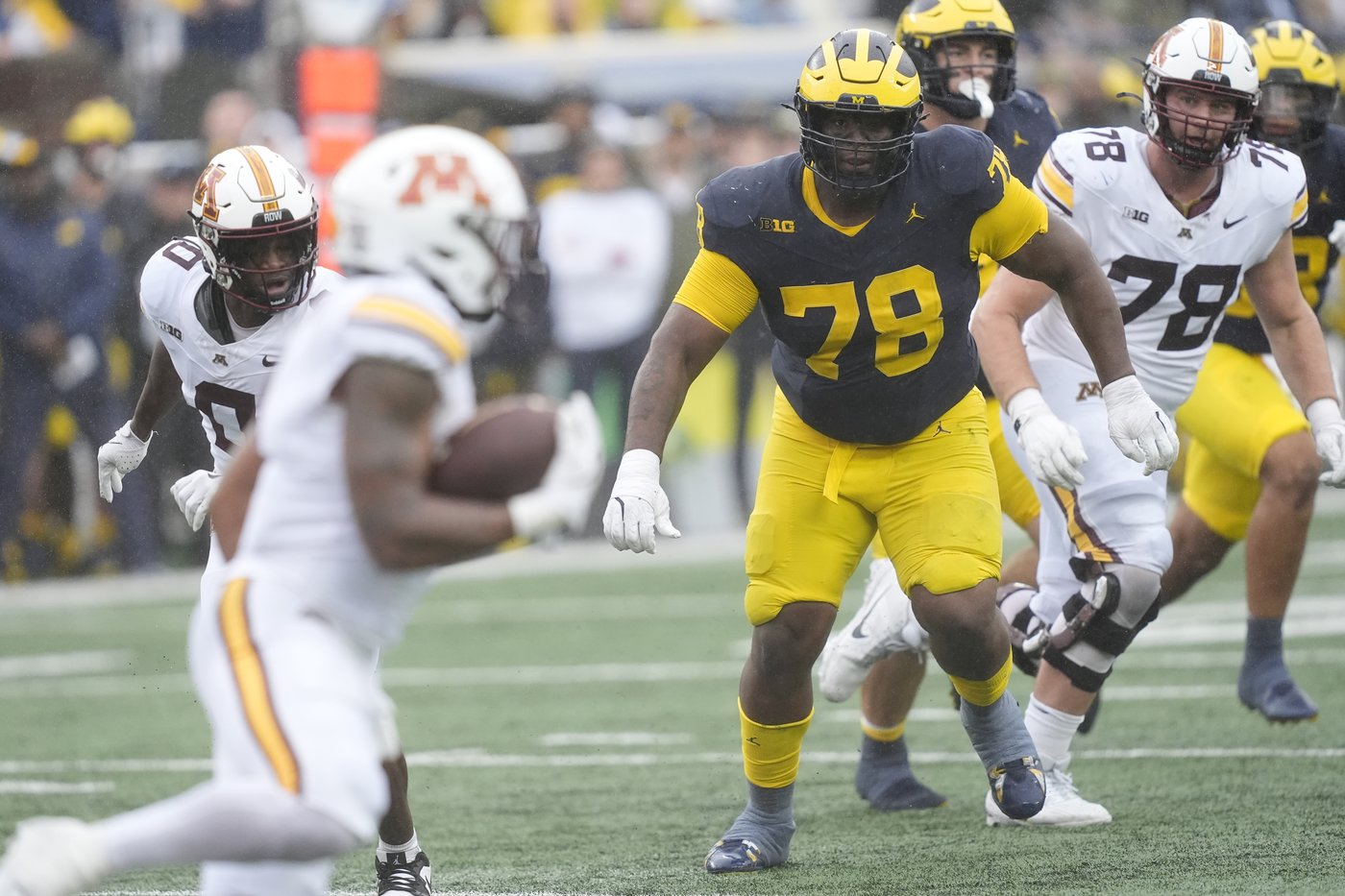 No. 12 Michigan holds off Minnesota in 4th quarter to win 27-24 and retain Little Brown Jug | iNFOnews.ca No. 12 Michigan holds off Minnesota in 4th quarter to win 27-24 and retain Little Brown Jug | iNFOnews.ca