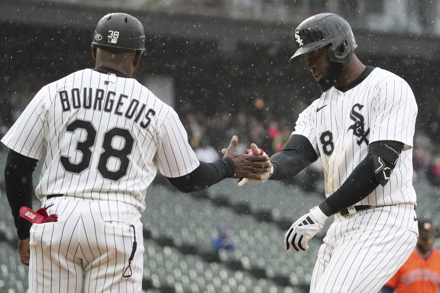 White Sox rally to beat Astros 5-4 in game shortened to 7 innings by rain | iNFOnews.ca White Sox rally to beat Astros 5-4 in game shortened to 7 innings by rain | iNFOnews.ca