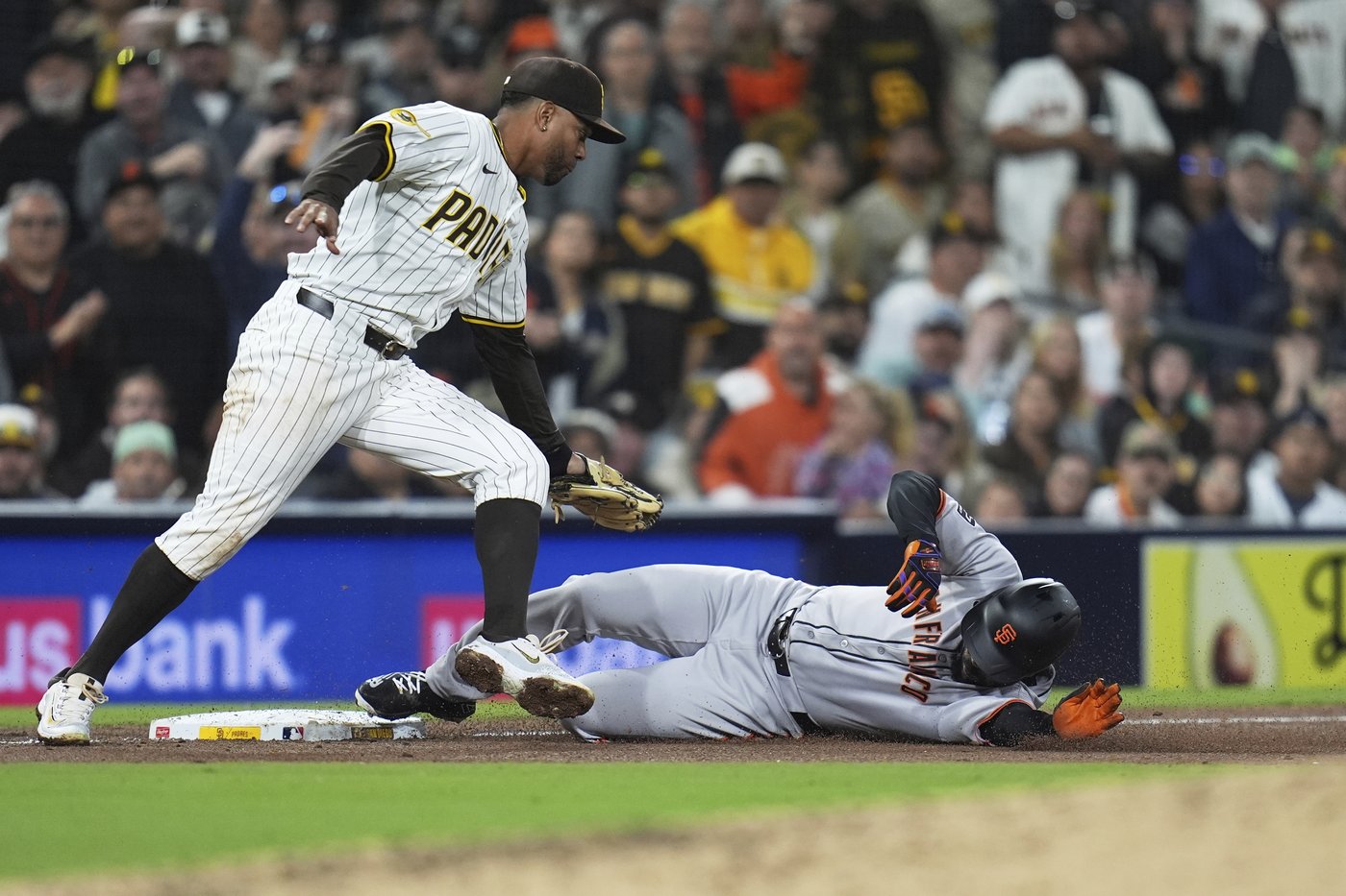 Xander Bogaerts homers, drives in 3, to help the Padres beat the Giants 7-4 | iNFOnews.ca