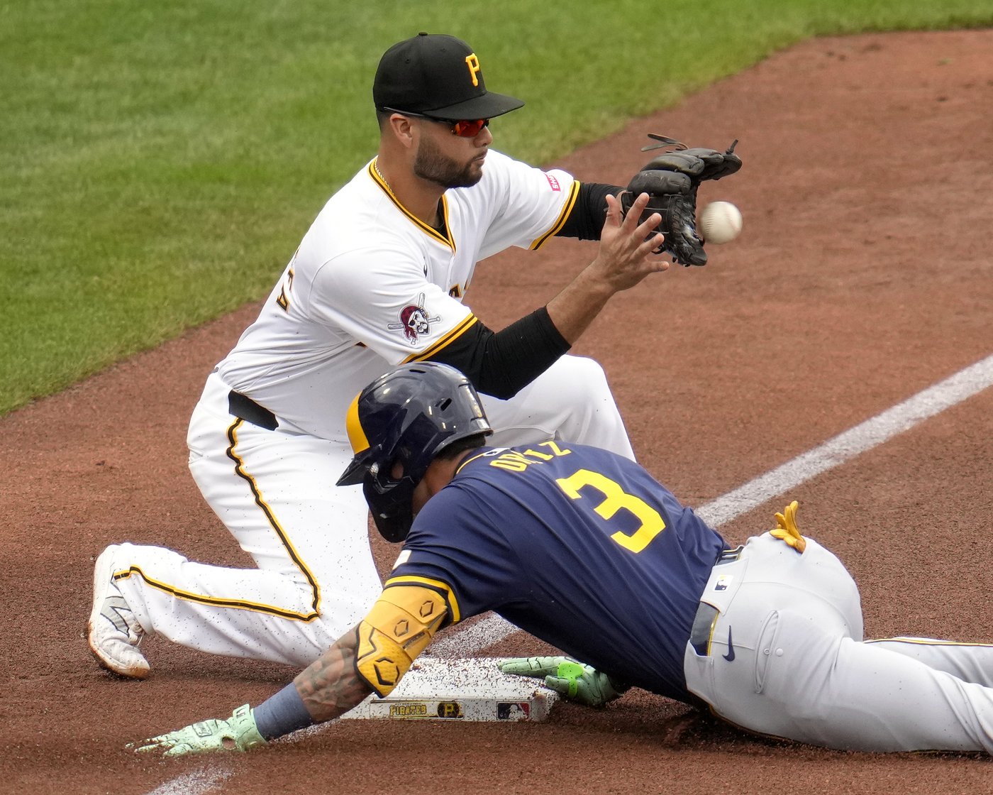 Civale pitches 6 shutout innings, Ortiz has 3 hits in Brewers' 5-2 win over Pirates | iNFOnews.ca Civale pitches 6 shutout innings, Ortiz has 3 hits in Brewers' 5-2 win over Pirates | iNFOnews.ca