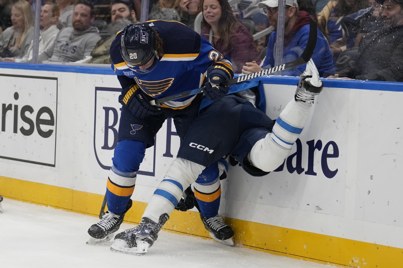 Hellebuyck stops 27 shots, lifts undefeated Jets to 3-2 win over Blues | iNFOnews.ca