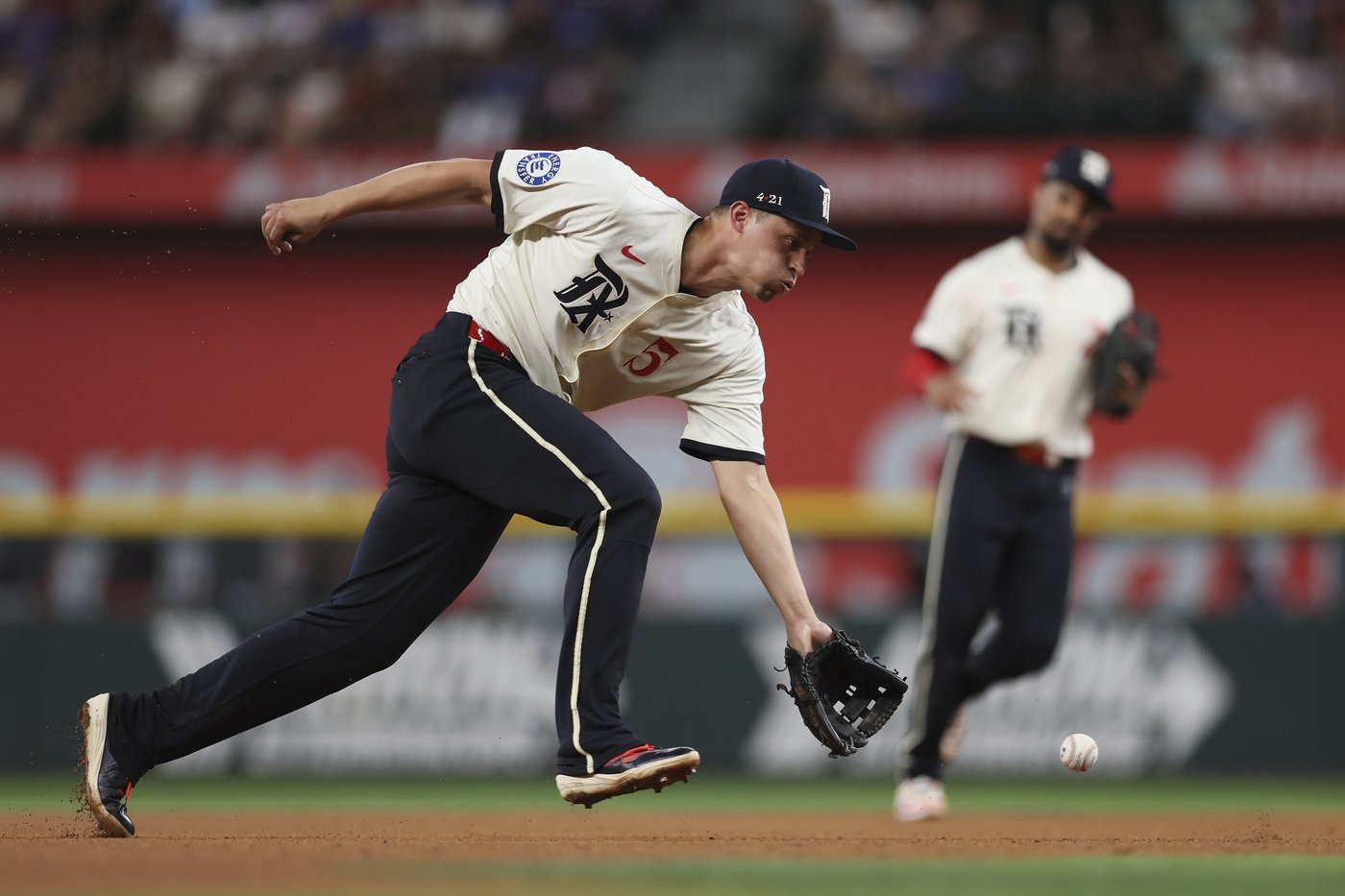 Seager hits 2-run double in 8th to get Rangers to .500 and hand MLB-best Tigers 5th loss in row | iNFOnews.ca