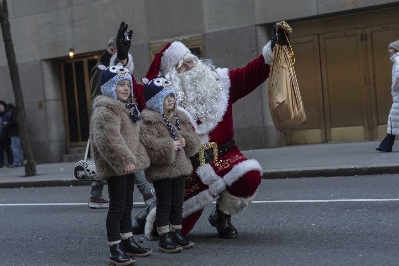 AP PHOTOS: The iconic and unconventional sides of Christmas in New York | iNFOnews.ca