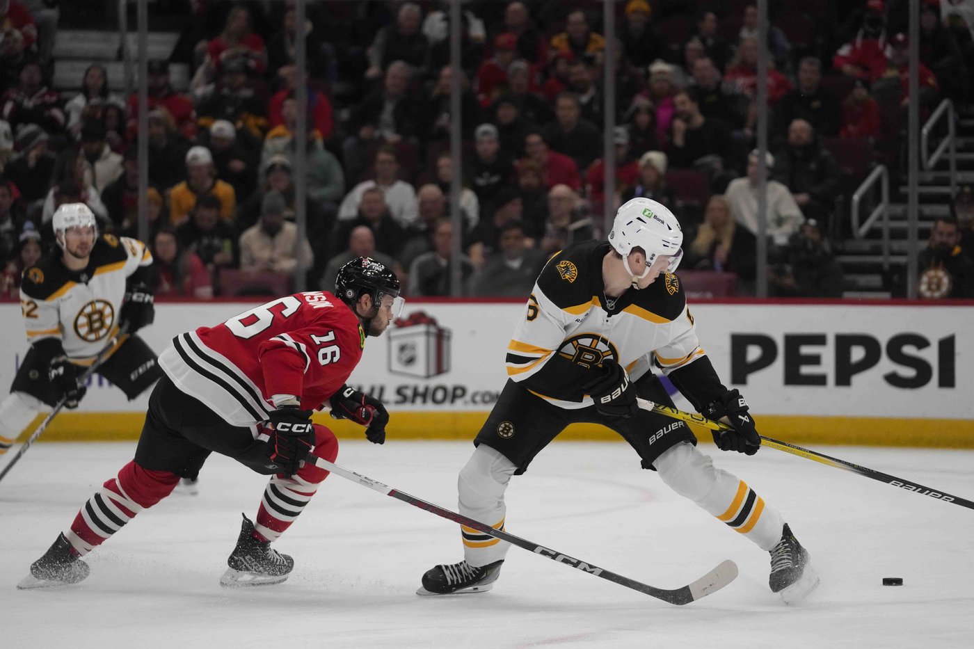 Marchand and Geekie help the Bruins beat the Blackhawks 4-2 for their 3rd consecutive win | iNFOnews.ca Marchand and Geekie help the Bruins beat the Blackhawks 4-2 for their 3rd consecutive win | iNFOnews.ca