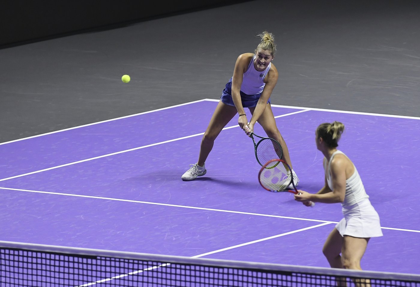 Dabrowski, Routliffe advance to women's doubles semifinals at Australian Open | iNFOnews.ca