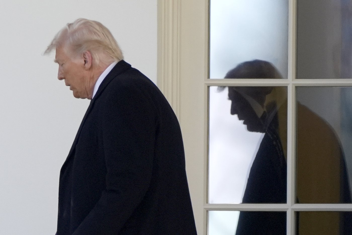 Trump moves with dizzying speed on his to-do list. But there are warning signs in his first month | iNFOnews.ca
