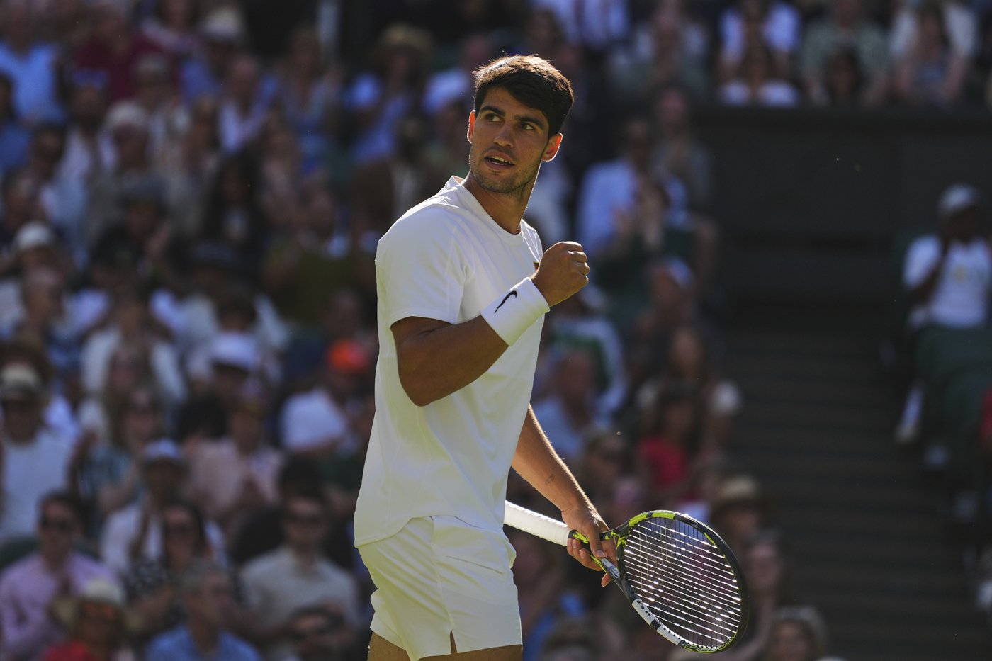 Alcaraz gets past 733rd-ranked Tarvet in straight sets at Wimbledon | iNFOnews.ca