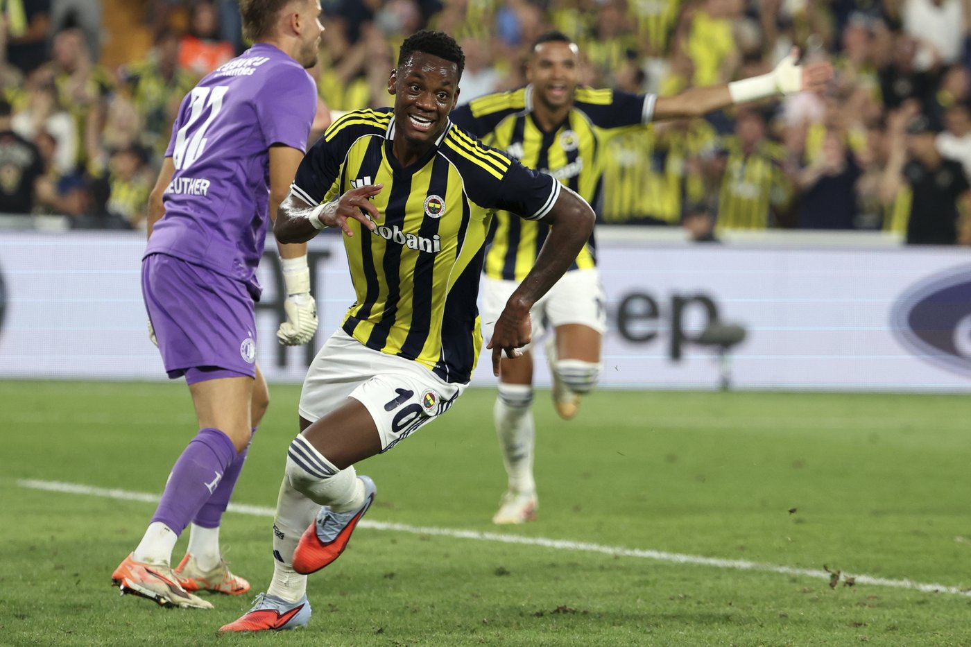 Mourinho's Fenerbahce rallies with 5 goals to beat Feyenoord in Champions League qualifying | iNFOnews.ca