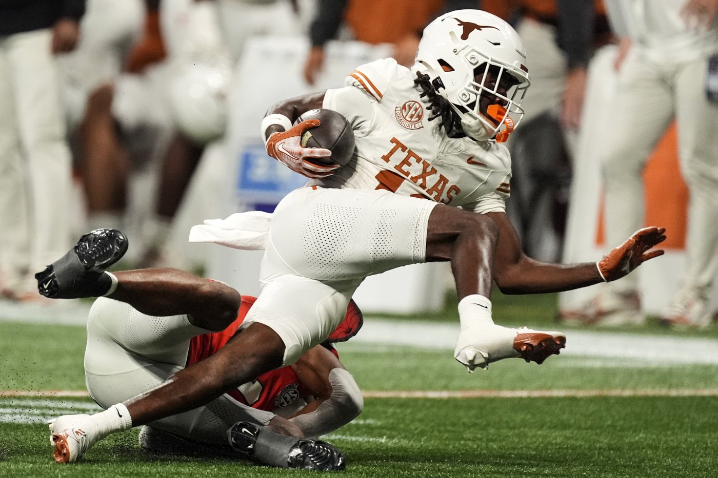 No. 5 Georgia pulls off another overtime stunner, beating No. 2 Texas 22-19 for SEC title | iNFOnews.ca No. 5 Georgia pulls off another overtime stunner, beating No. 2 Texas 22-19 for SEC title | iNFOnews.ca