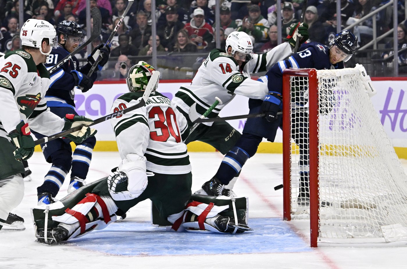 Jesper Wallstedt stops 32 shots to lead Minnesota Wild to 3-0 win over Winnipeg Jets | iNFOnews.ca