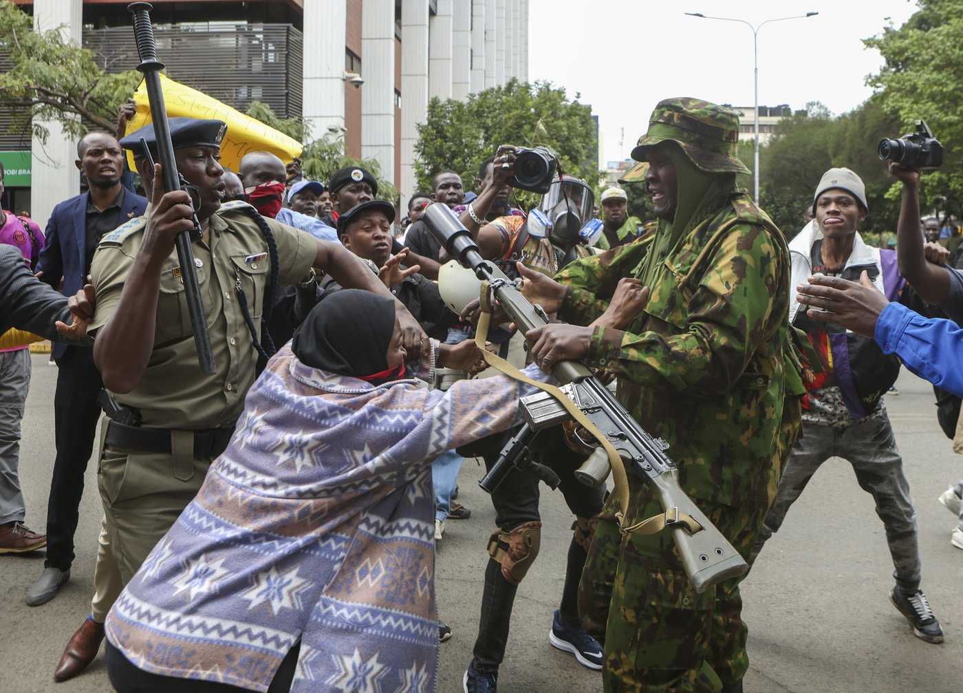 Kenyan police officer arrested after daylong protests over a blogger's death in custody | iNFOnews.ca Kenyan police officer arrested after daylong protests over a blogger's death in custody | iNFOnews.ca