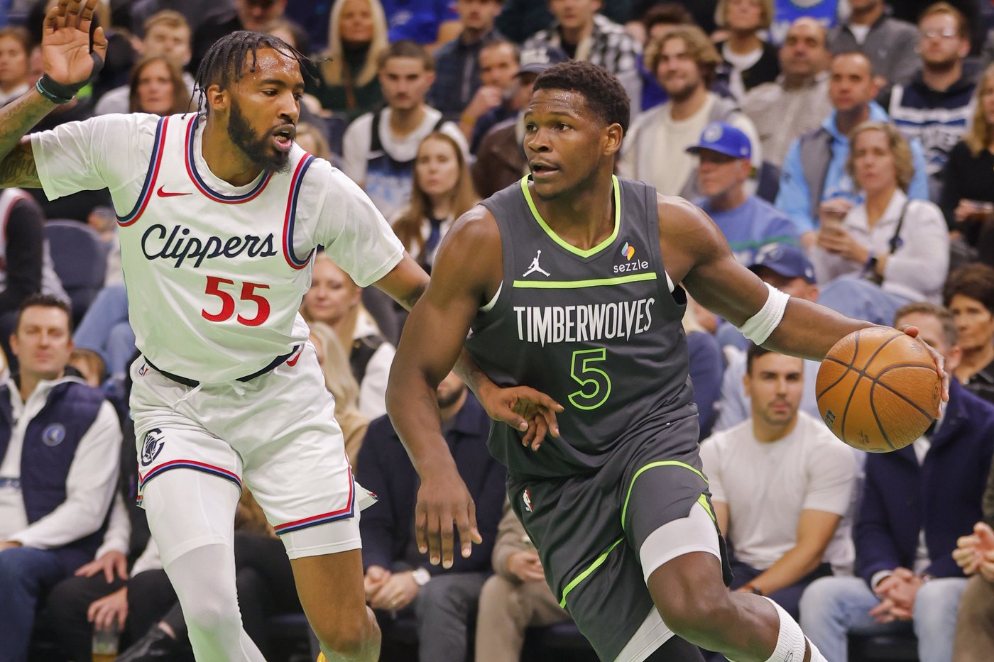 Timberwolves stop 4-game losing streak by fending off Clippers 93-92 in NBA Cup play | iNFOnews.ca