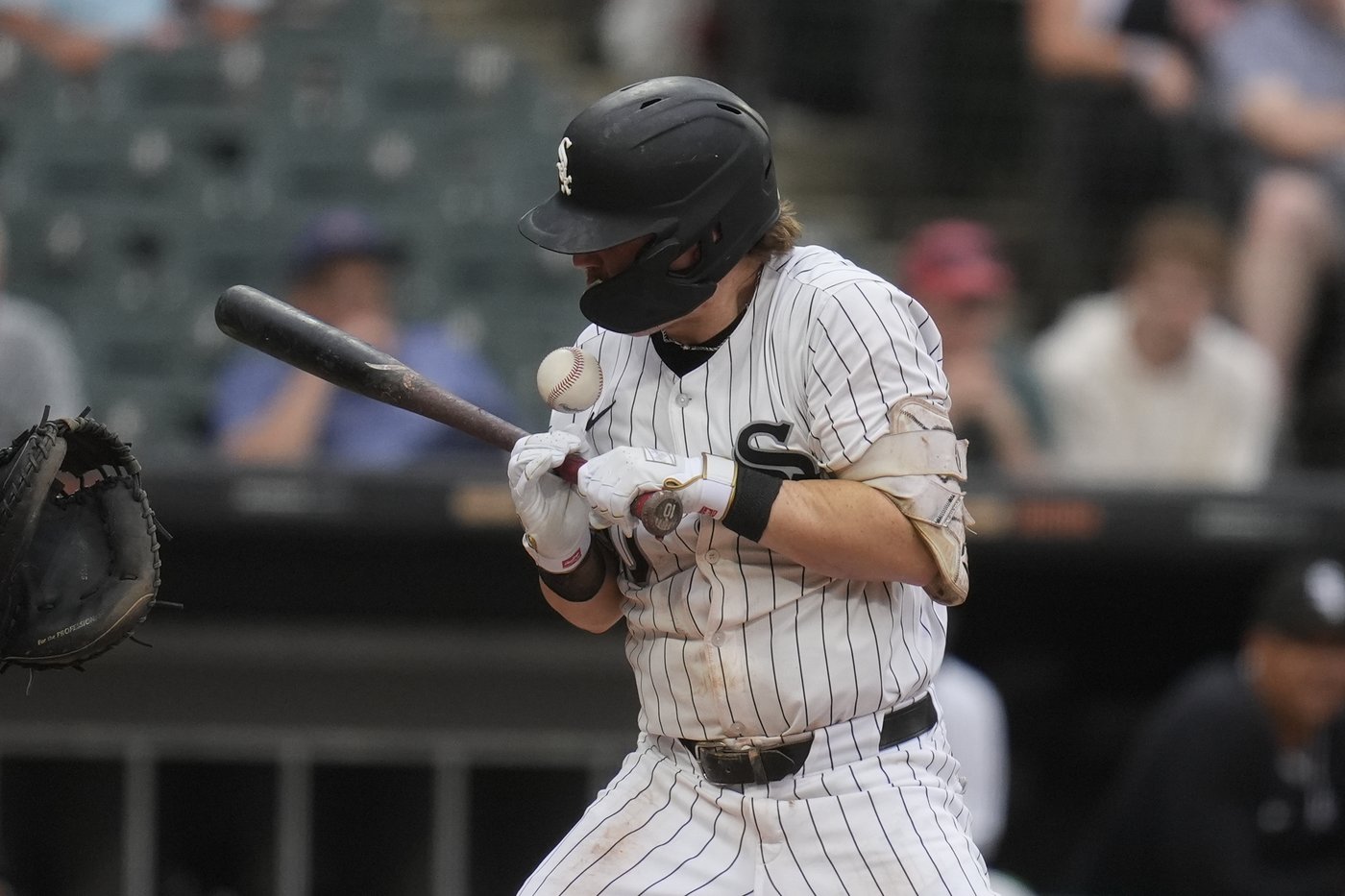 White Sox 2B Chase Meidroth departs after he gets hit by a pitch | iNFOnews.ca