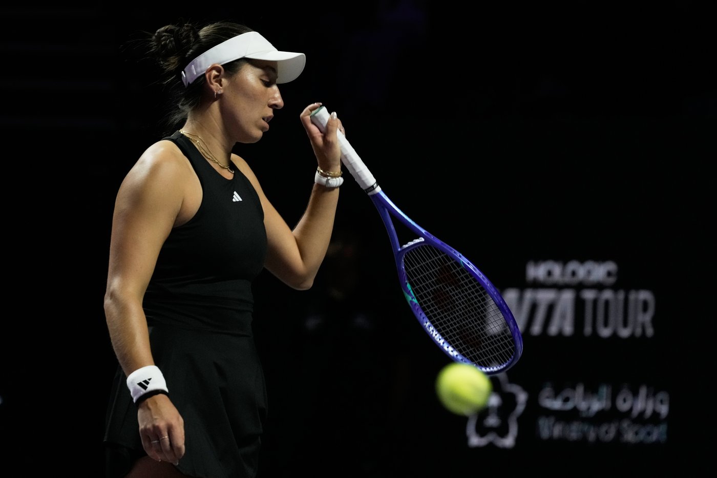 Sabalenka overcomes Anisimova and lines up Rybakina in title match at WTA Finals | iNFOnews.ca Sabalenka overcomes Anisimova and lines up Rybakina in title match at WTA Finals | iNFOnews.ca