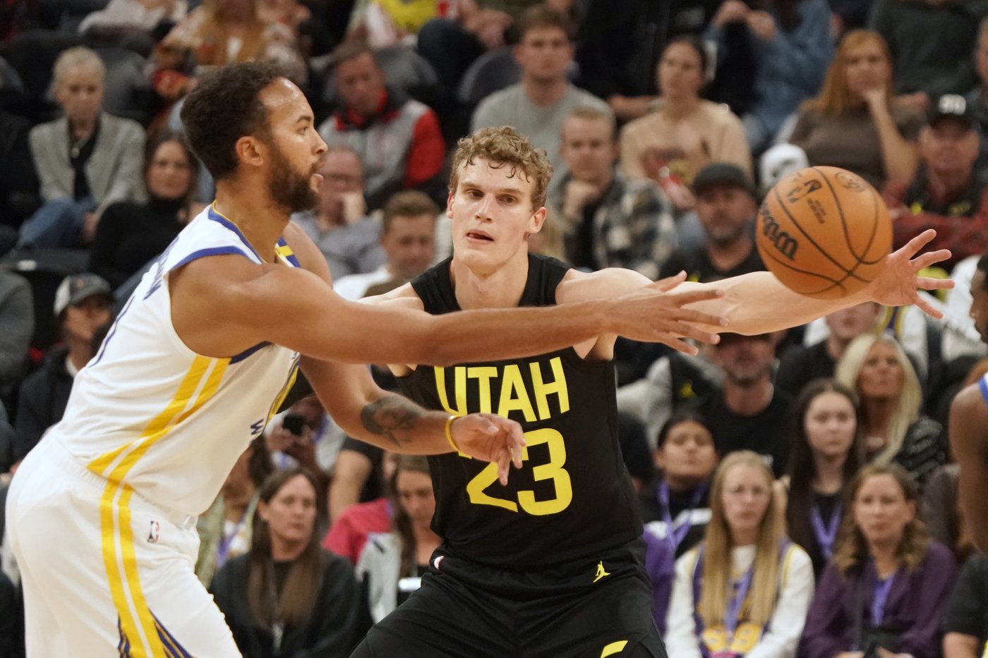Buddy Hield scores 27 points to help the Warriors coast past the Jazz, 127-86 | iNFOnews.ca