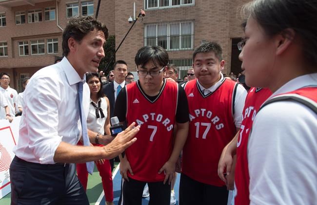Smoked meat and basketball: Trudeau takes lighter approach to connect with China | iNFOnews.ca