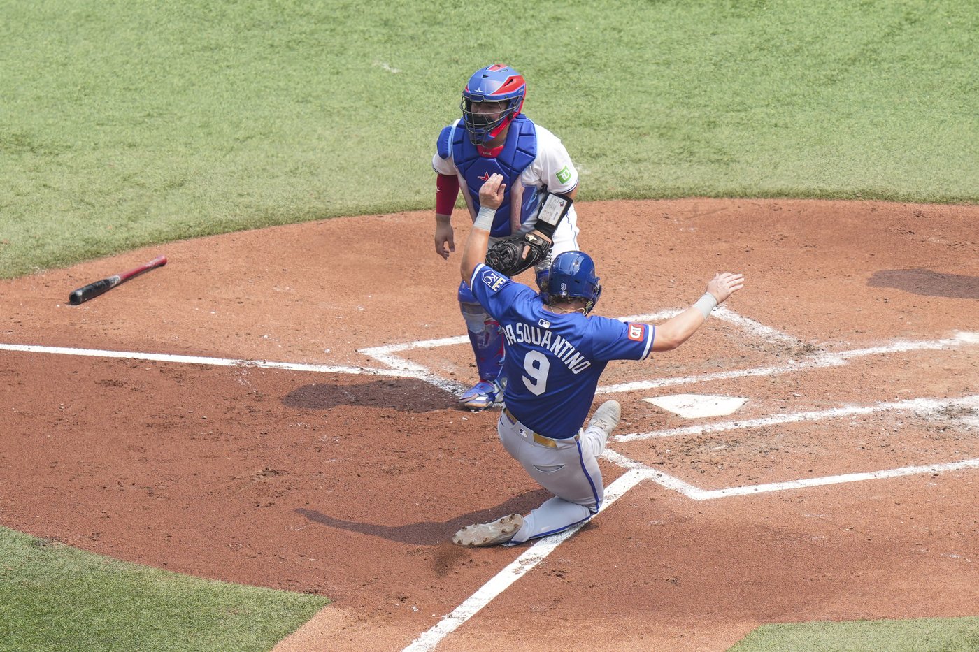 Royals catch fire with five-run 10th inning to push past Blue Jays 7-4 | iNFOnews.ca