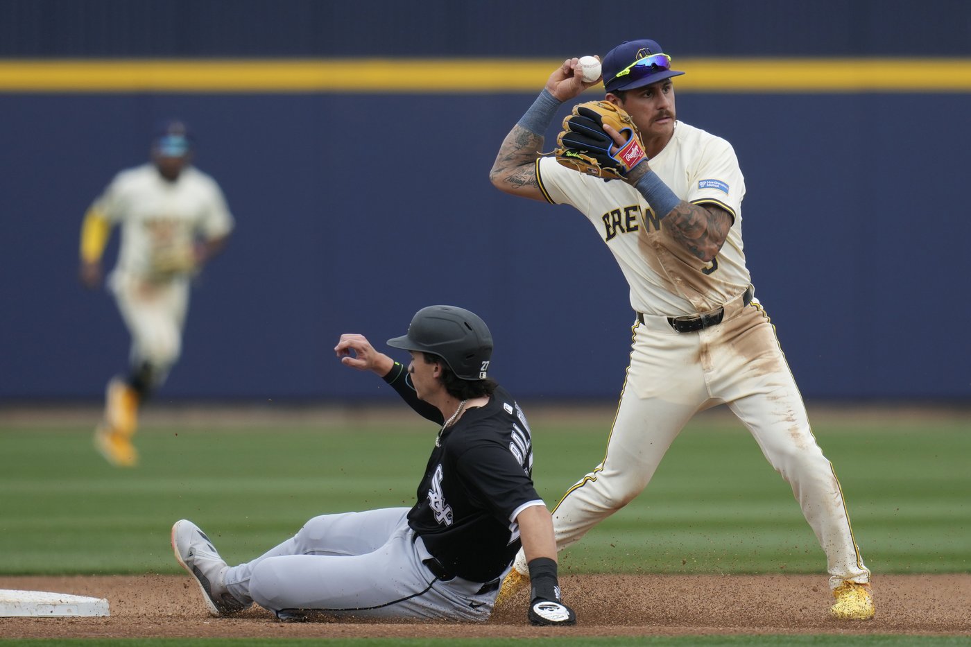 Brewers settle their shortstop situation by moving Joey Ortiz over from third base | iNFOnews.ca