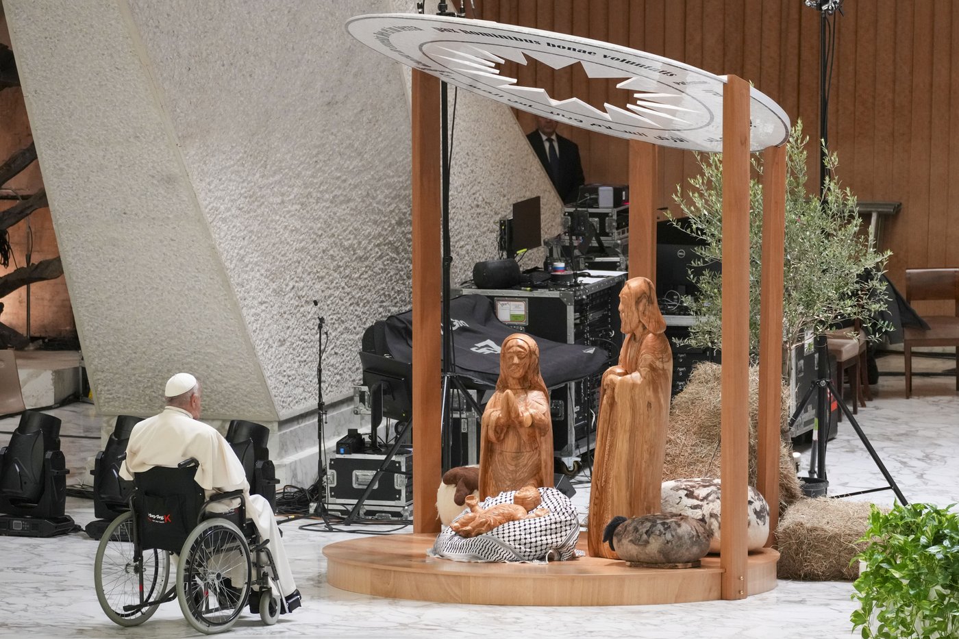Vatican's keffiyeh Nativity scene raises eyebrows and then disappears - at least until Christmas Eve | iNFOnews.ca Vatican's keffiyeh Nativity scene raises eyebrows and then disappears - at least until Christmas Eve | iNFOnews.ca