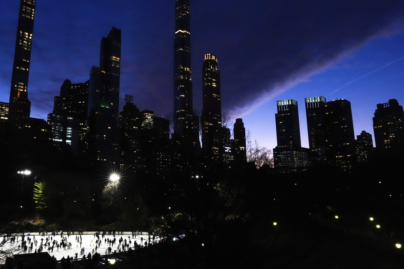 AP PHOTOS: The iconic and unconventional sides of Christmas in New York | iNFOnews.ca