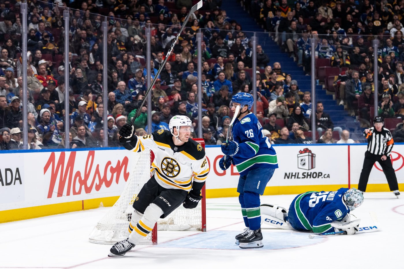 Pastrnak puts up four points, Boston Bruins thump Vancouver Canucks 5-1 | iNFOnews.ca Pastrnak puts up four points, Boston Bruins thump Vancouver Canucks 5-1 | iNFOnews.ca
