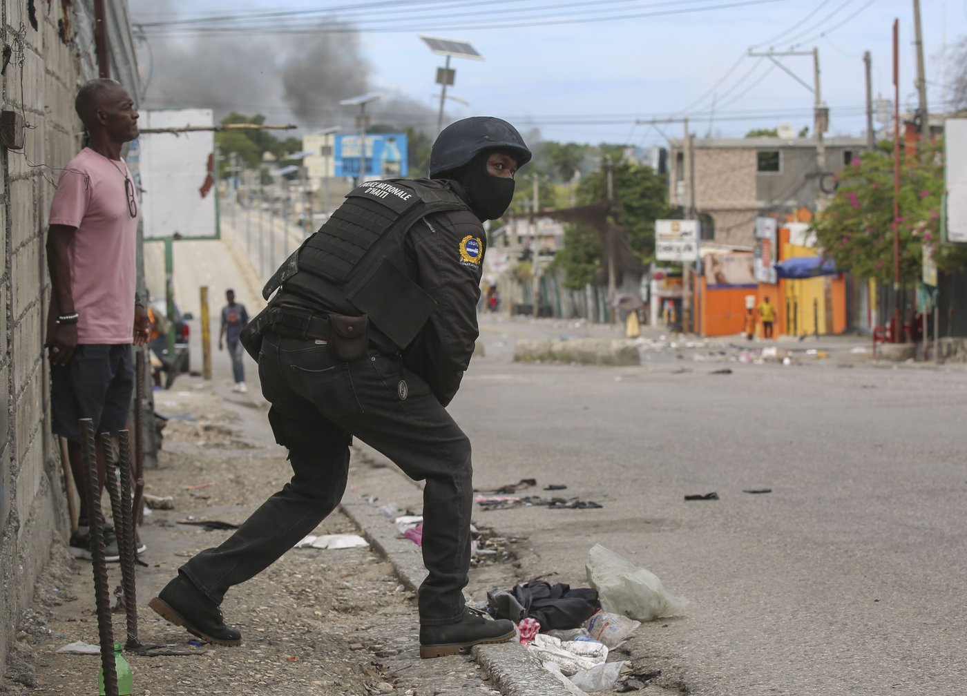Haiti's main airport and capital frozen after a day of violence | iNFOnews.ca Haiti's main airport and capital frozen after a day of violence | iNFOnews.ca
