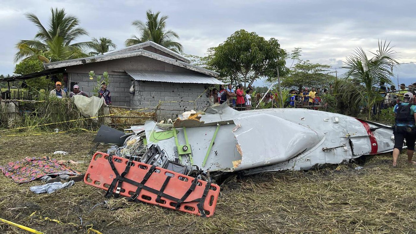 US service member, 3 contractors killed in surveillance mission plane crash in southern Philippines | iNFOnews.ca