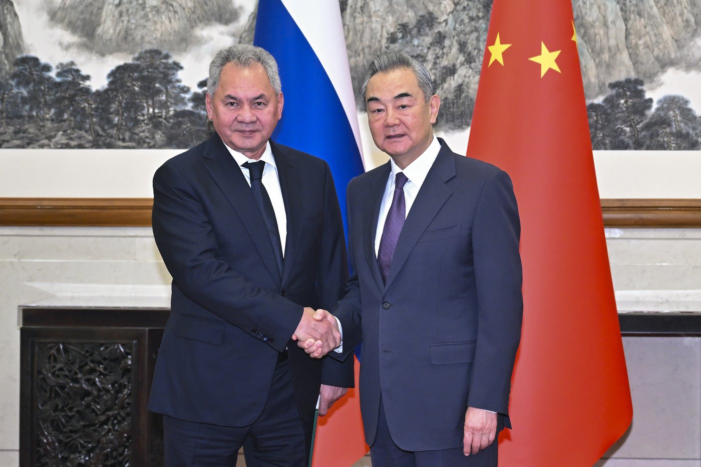 Russian defense official visits China's premier military showcase in a sign of unity | iNFOnews.ca
