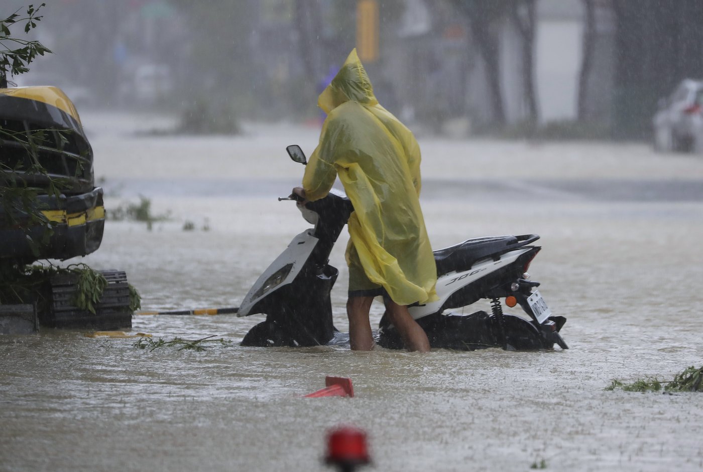 Typhoon Krathon makes landfall in Taiwan, packing fierce winds and torrential rain | iNFOnews.ca Typhoon Krathon makes landfall in Taiwan, packing fierce winds and torrential rain | iNFOnews.ca