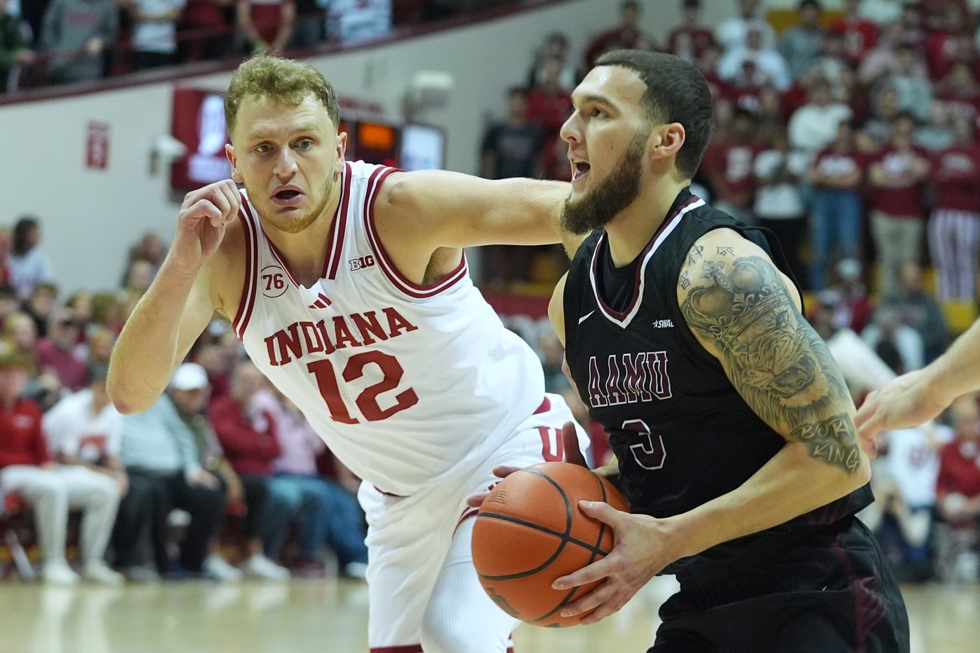 New coach Darian DeVries injects new style and renewed hope in Hoosier season opening rout | iNFOnews.ca New coach Darian DeVries injects new style and renewed hope in Hoosier season opening rout | iNFOnews.ca