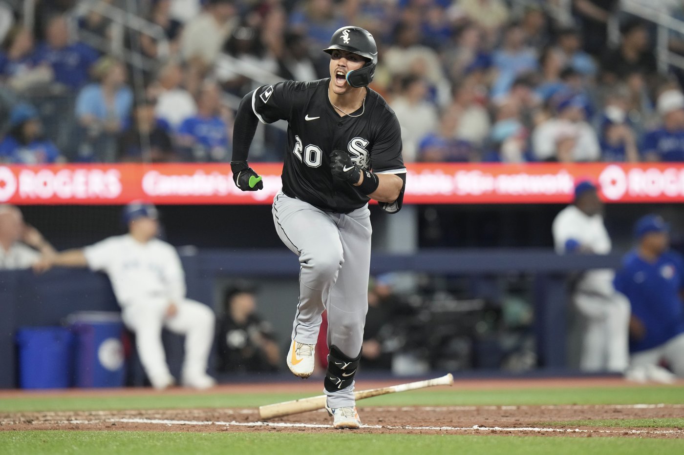Miguel Vargas's late two-run double lifts White Sox over Blue Jays 4-2 | iNFOnews.ca