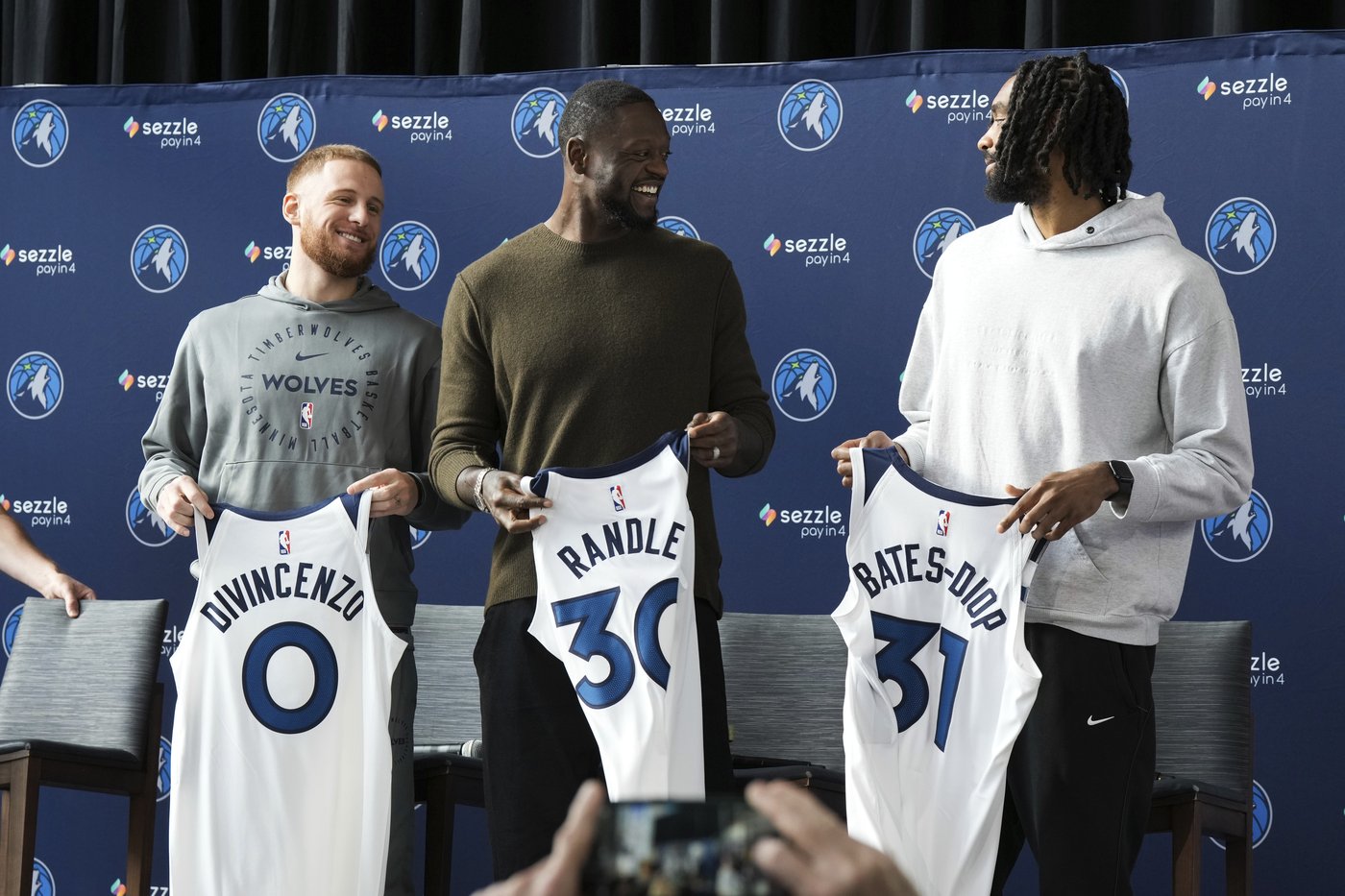 T-wolves welcome Randle and DiVincenzo with title aspirations, after tough farewell to Towns | iNFOnews.ca