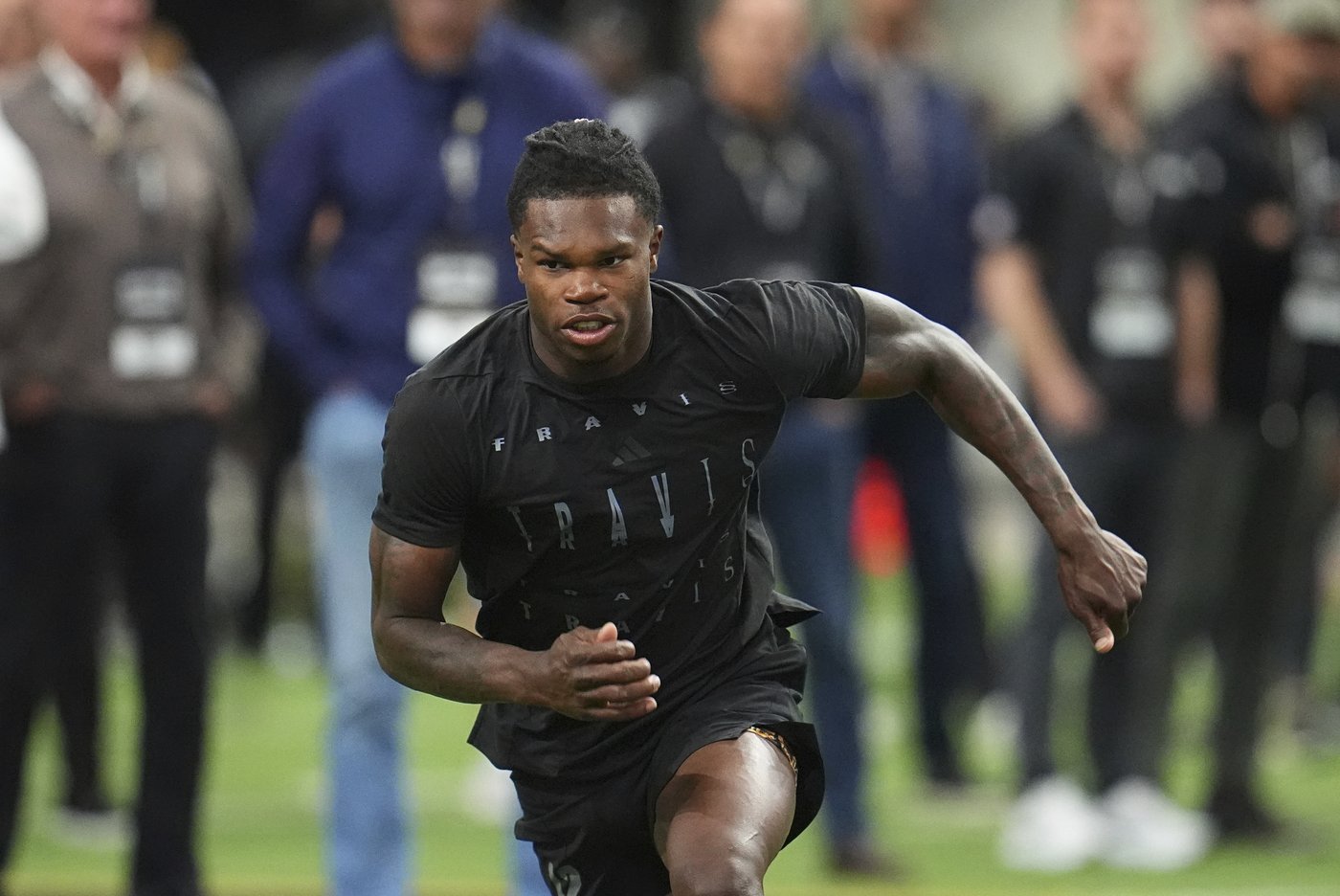 Giants GM Schoen open to Travis Hunter playing offense and defense if they select him in NFL draft | iNFOnews.ca