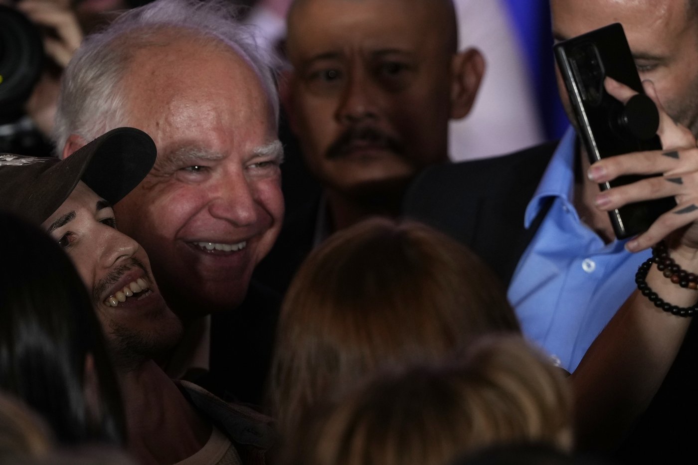 Walz is to attend the University of Michigan football game before final prep for Tuesday's debate | iNFOnews.ca Walz is to attend the University of Michigan football game before final prep for Tuesday's debate | iNFOnews.ca