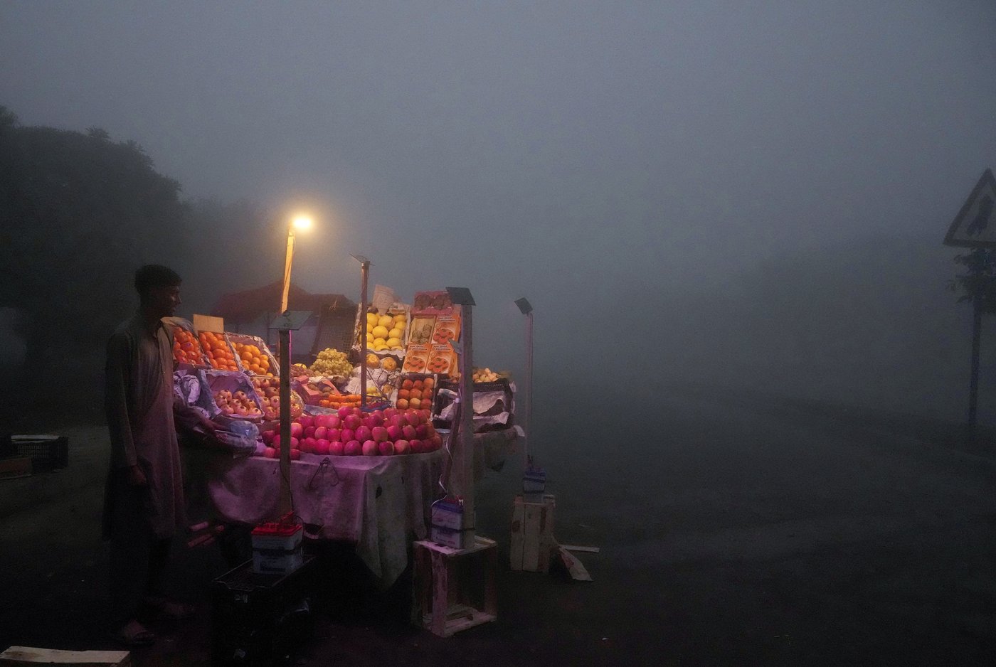 Pakistani province declares health emergency due to smog and locks down two cities | iNFOnews.ca