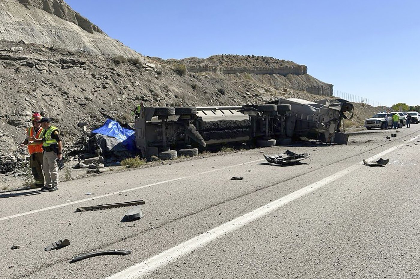 5 people killed in a 4-vehicle chain reaction crash on central Utah highway | iNFOnews.ca
