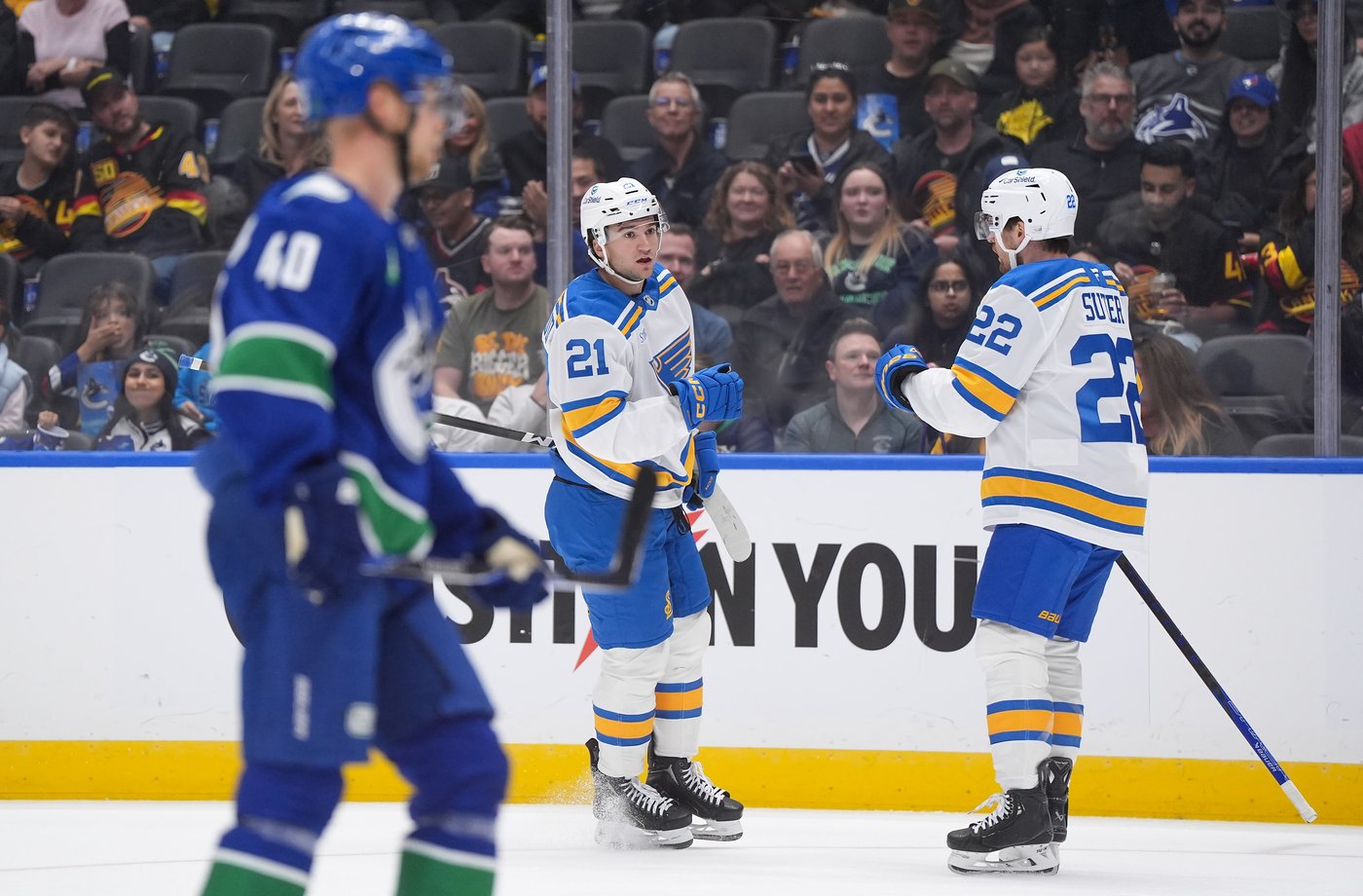 Snuggerud scores twice, St. Louis Blues beat Vancouver Canucks 5-2 | iNFOnews.ca