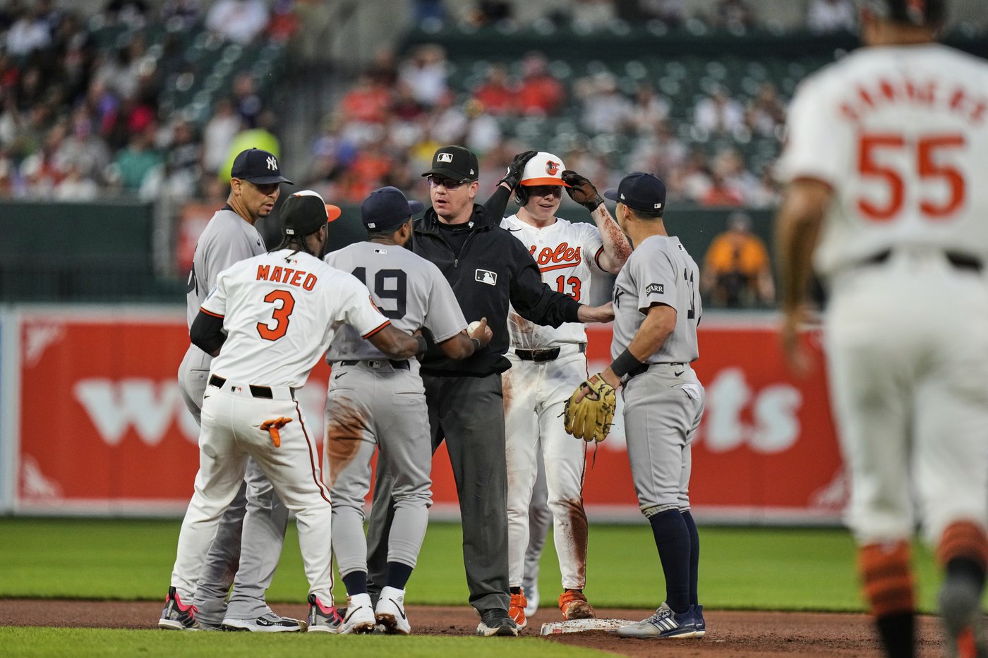Benches clear in Baltimore, but order is restored quickly as the Orioles top the Yankees 5-4 | iNFOnews.ca