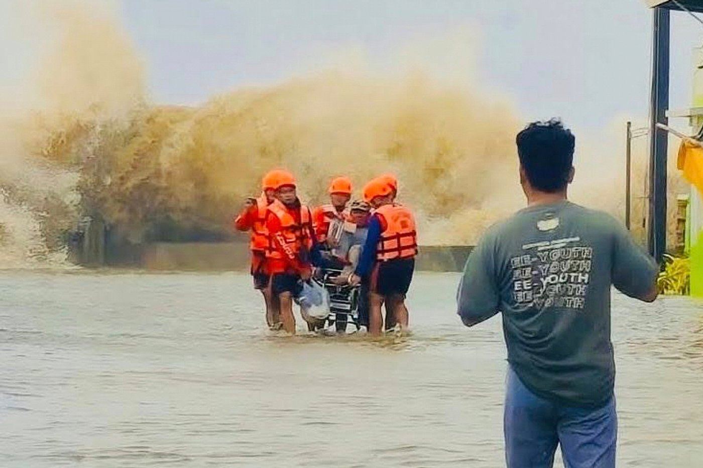 Matmo weakens into a storm after blowing across northern Philippines | iNFOnews.ca Matmo weakens into a storm after blowing across northern Philippines | iNFOnews.ca