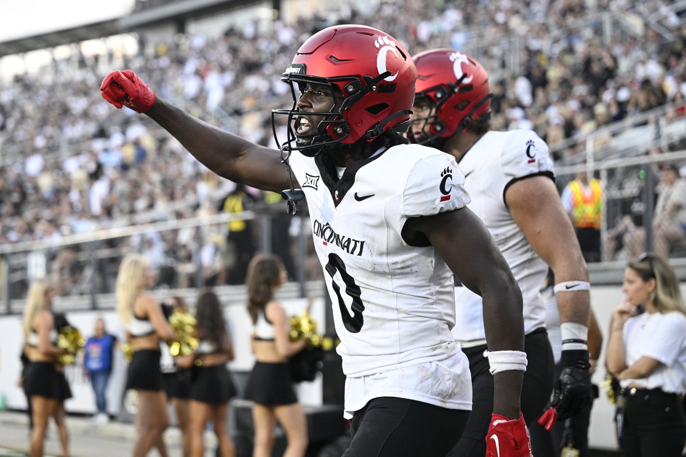 Cincinnati quiets Big 12 rival UCF offense for 19-13 victory | iNFOnews.ca Cincinnati quiets Big 12 rival UCF offense for 19-13 victory | iNFOnews.ca