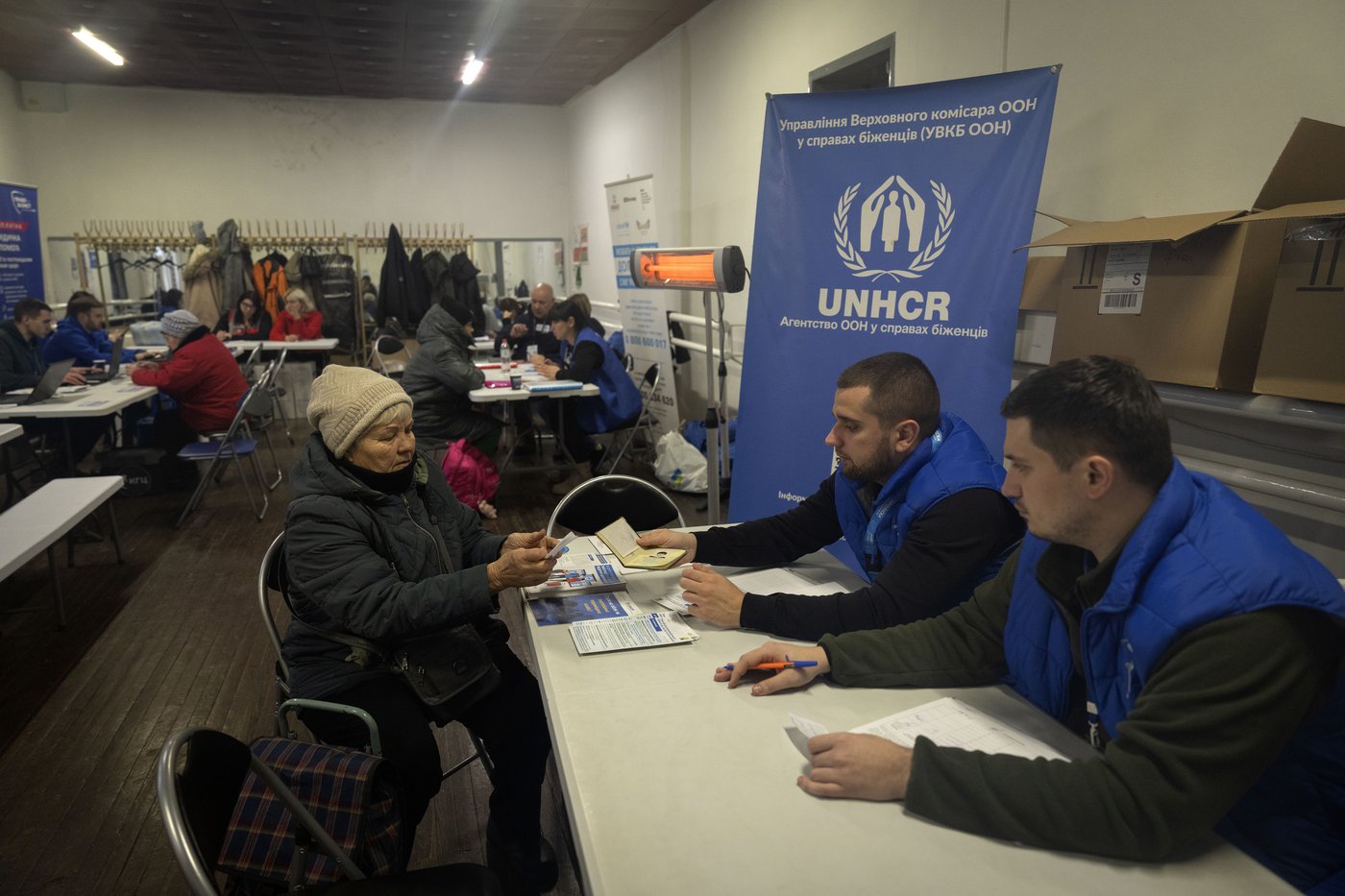 Russian forces edge closer to a key eastern Ukraine city in intense fighting, officials say | iNFOnews.ca