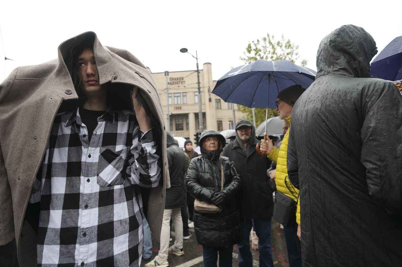 Protesters in Serbian cities block traffic, standing in silence for the victims of roof collapse | iNFOnews.ca