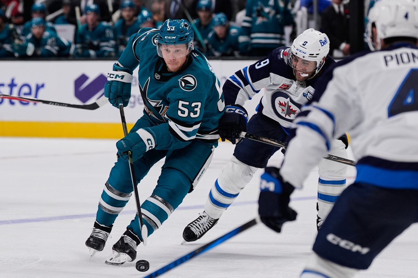 Will Smith scores tiebreaking goal late in 3rd period as Sharks beat Jets 2-1 | iNFOnews.ca