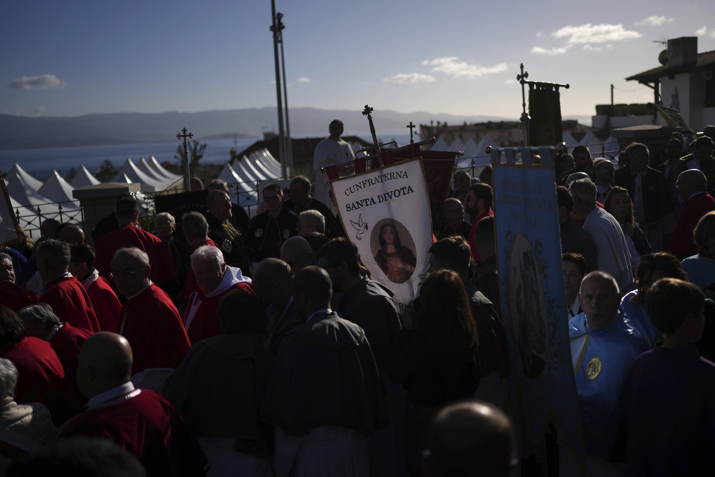 Pope Francis makes 1st papal visit to France's Corsica awash in expressions of popular piety | iNFOnews.ca