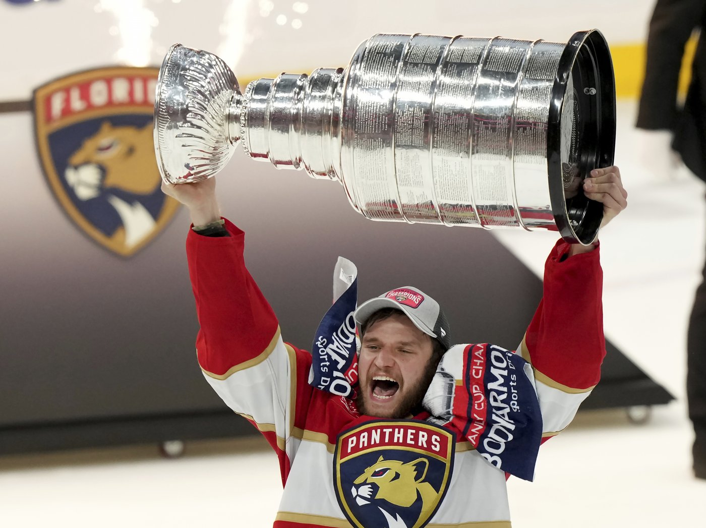 Surprise! NHL, with the help of kids, gives Barkov the Selke and King Clancy awards | iNFOnews.ca