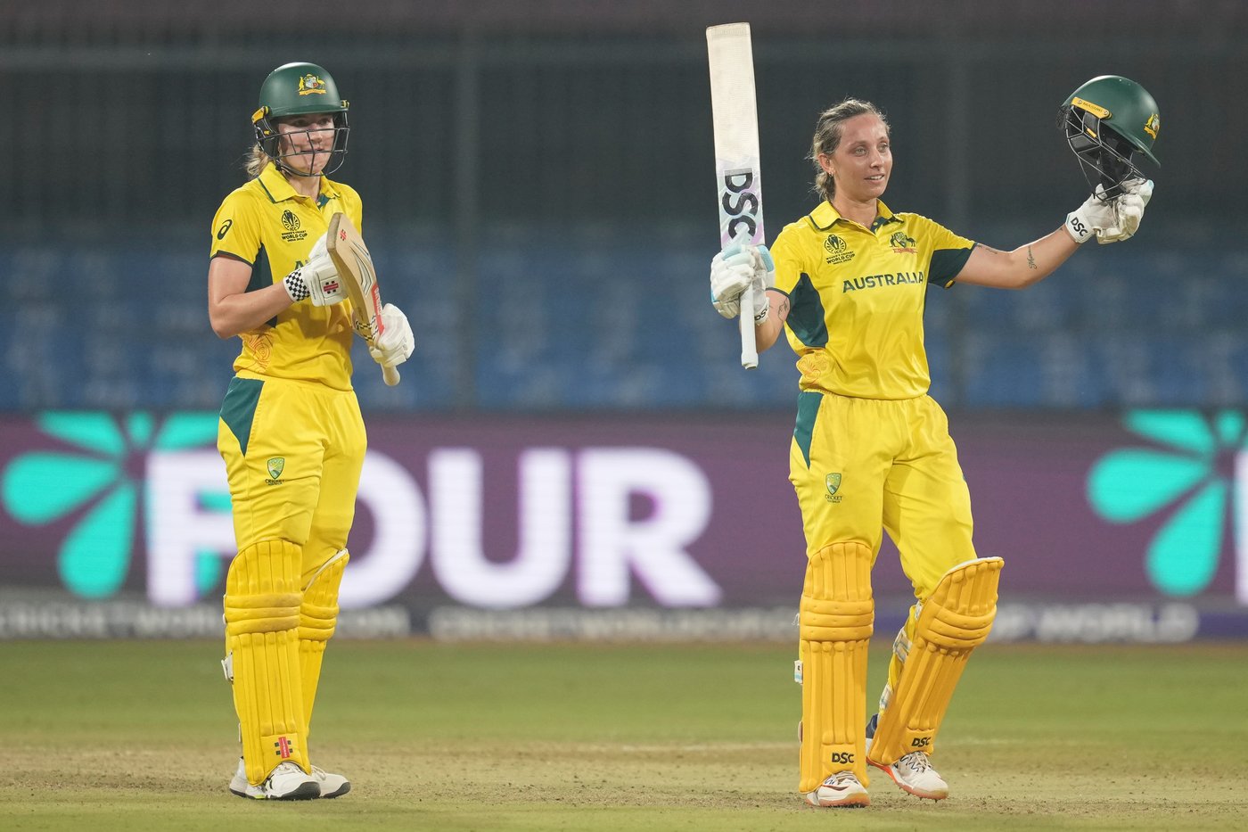 Gardner, Sutherland share a 180-run stand as Australia beats England at Women's Cricket World Cup | iNFOnews.ca