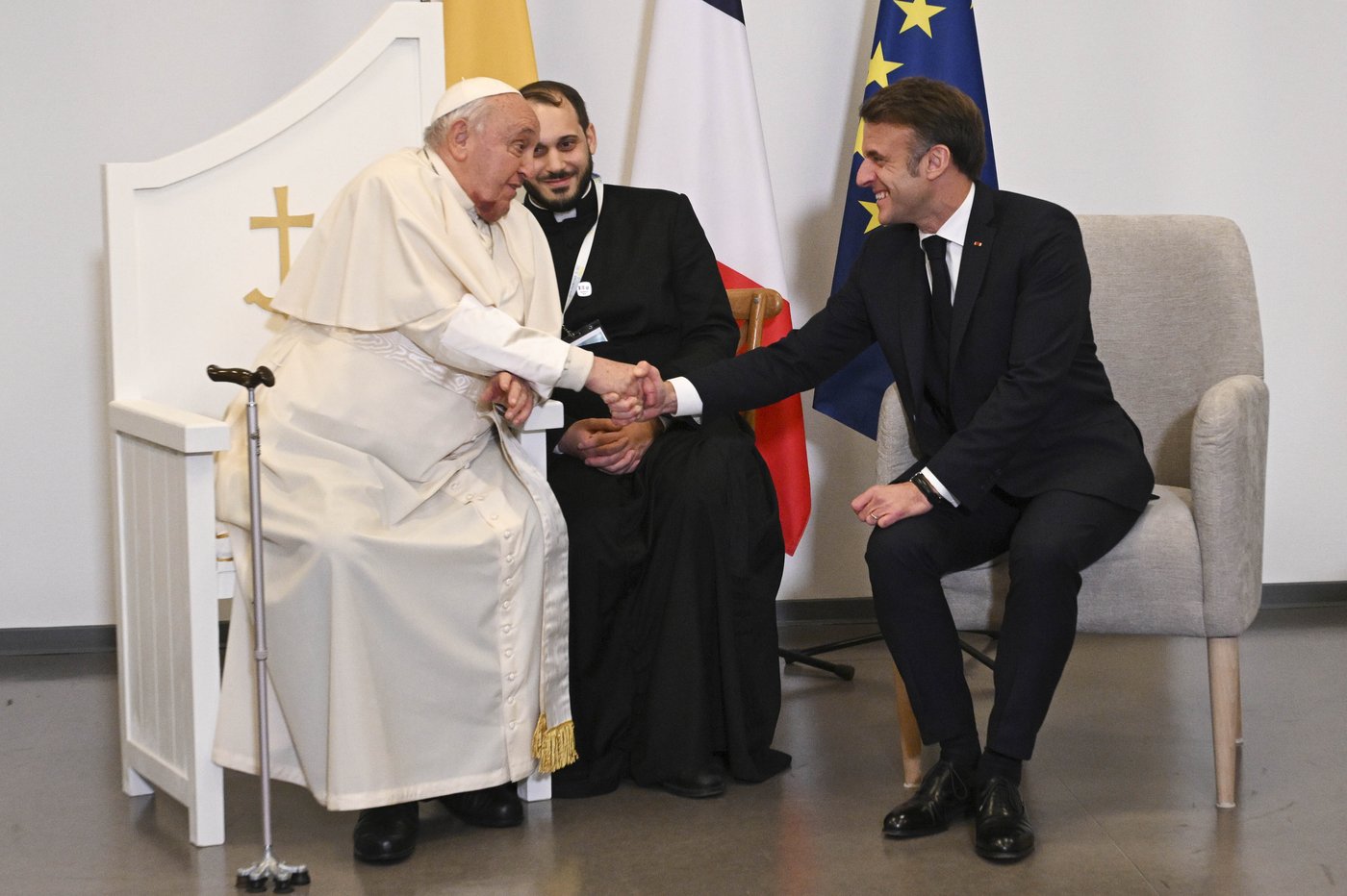 Pope Francis makes 1st papal visit to France's Corsica awash in expressions of popular piety | iNFOnews.ca