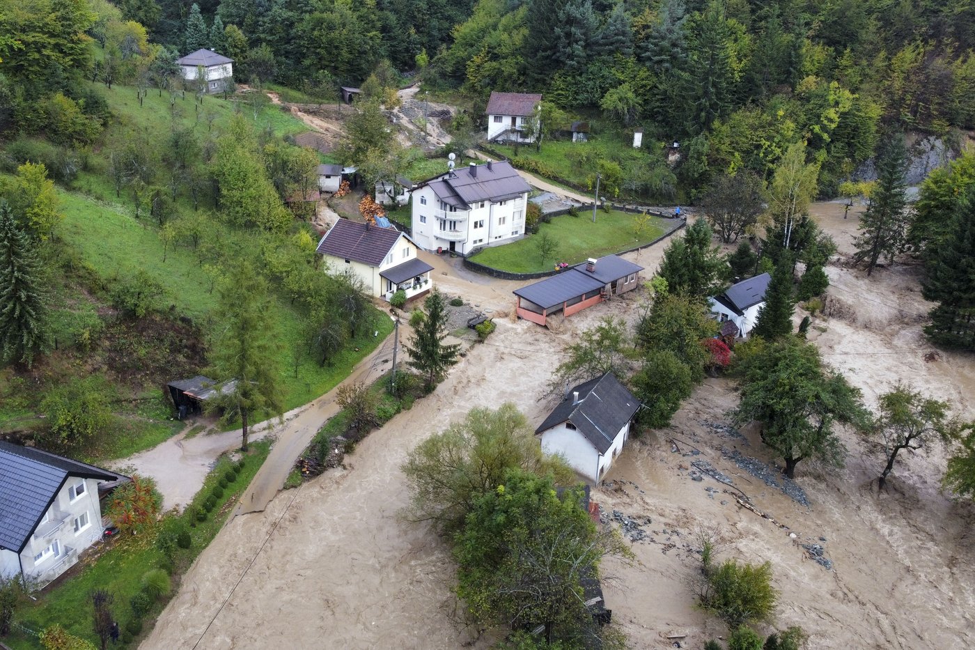 Rainstorms and heavy floods hit large parts of Bosnia, killing at least 16 people | iNFOnews.ca Rainstorms and heavy floods hit large parts of Bosnia, killing at least 16 people | iNFOnews.ca