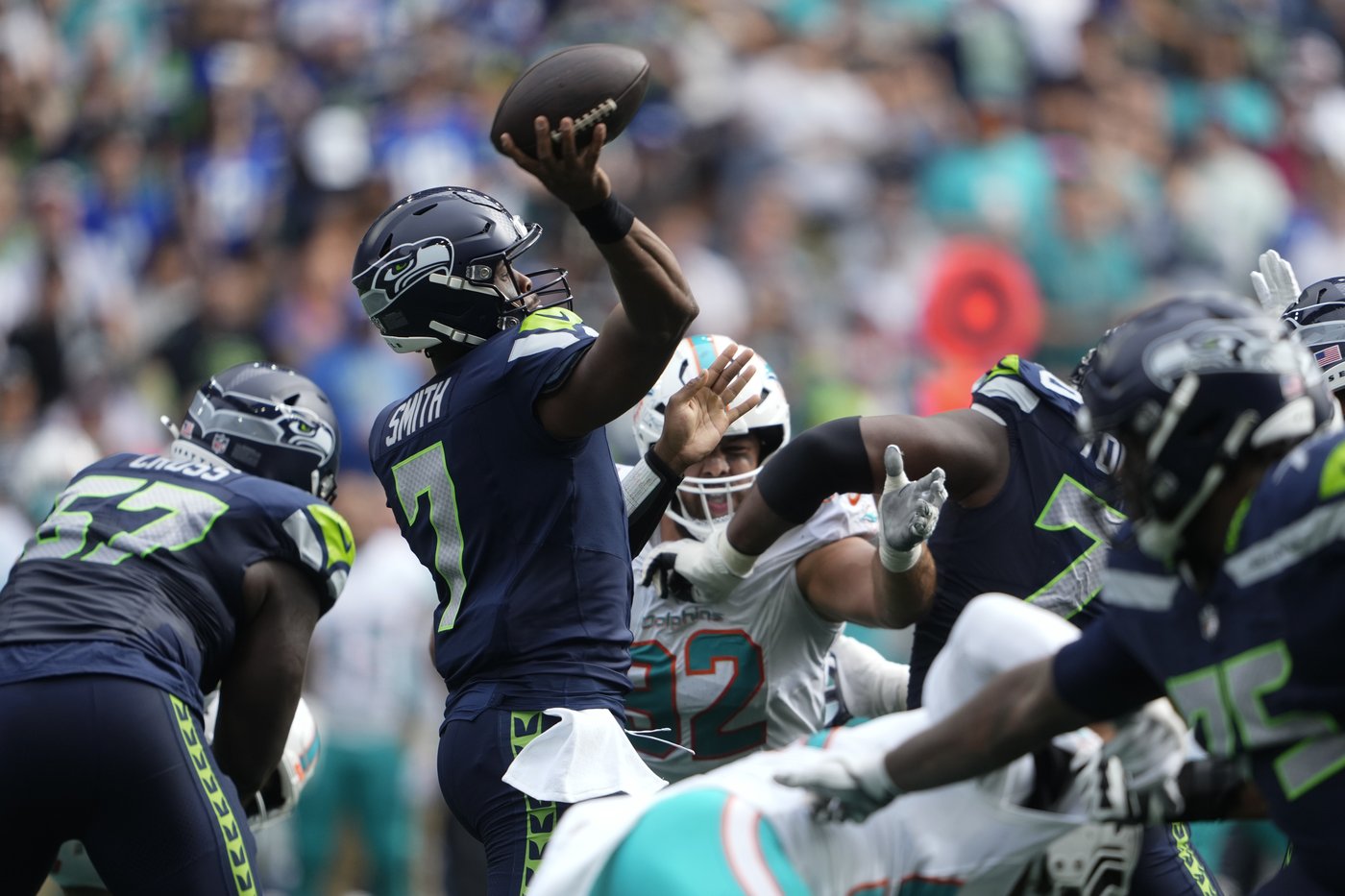 Seahawks roll to 24-3 win over Dolphins as Miami deals with another QB injury | iNFOnews.ca Seahawks roll to 24-3 win over Dolphins as Miami deals with another QB injury | iNFOnews.ca