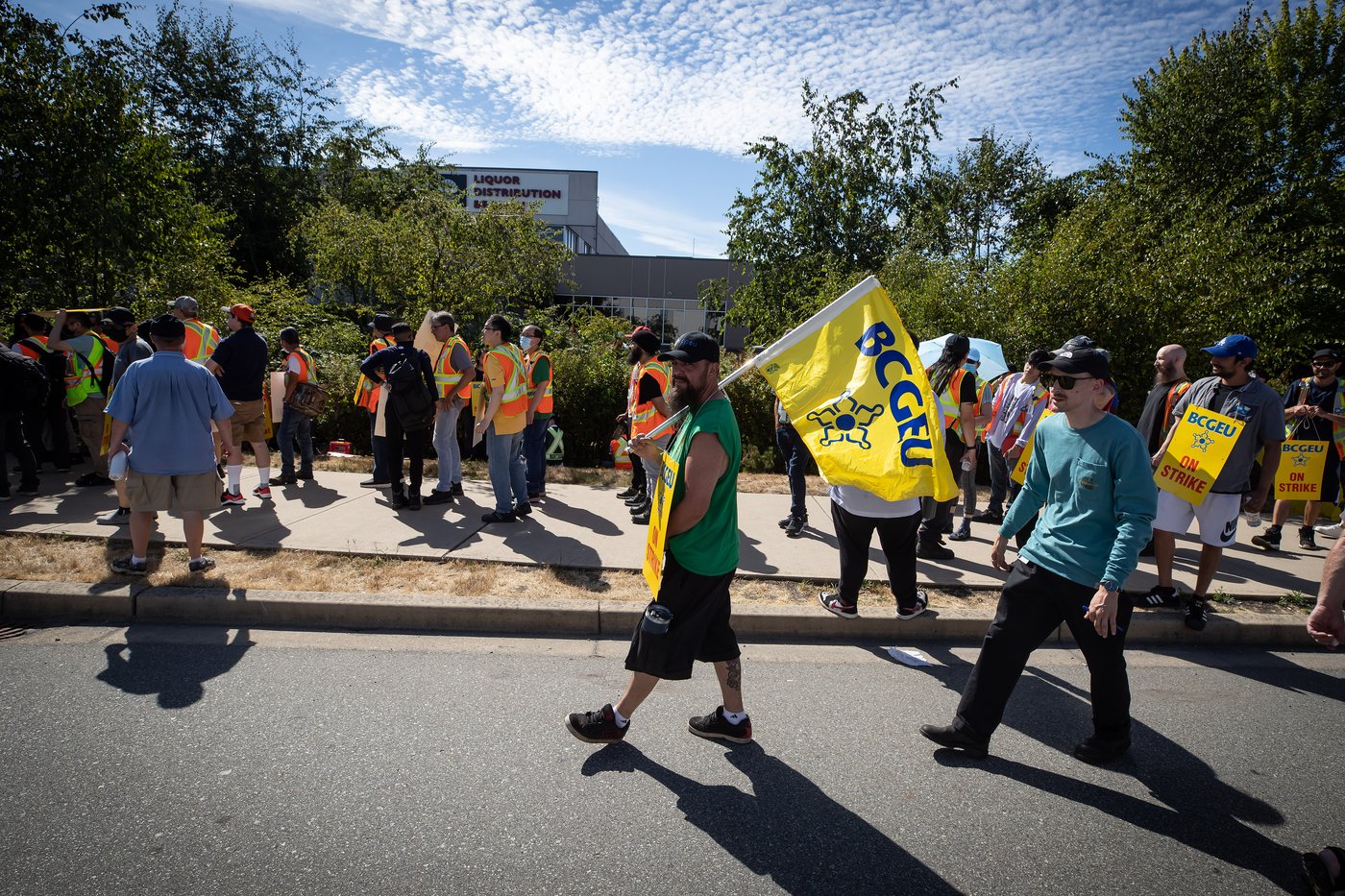 Talks seek ways to restart negotiations with B.C. government workers: minister | iNFOnews.ca